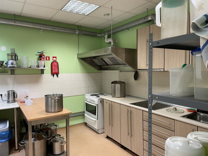 Sludinājumi. Piedāvājam īrēt komercplatību pretī Stomatoloģijas institūtam. Šobrīd telpa ir aprīkota Cena: 3230 EUR/mēn Foto #3