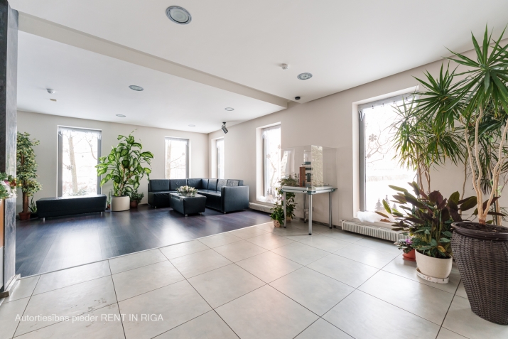 Sludinājumi. 3-istabu dzīvoklis ar saunu projektā \'Solaris\'.   Dzīvoklim ir 2 guļamistabas, liela viesistaba un Cena: 216000 EUR Foto #2