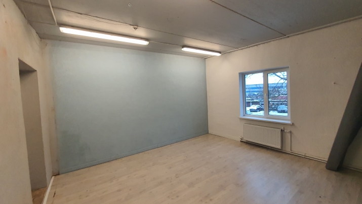 Sludinājumi. Biroja telpas pie TC Riga Plaza.  + 2 telpas; + grīdas segums linolejs. + vidējās izmaksas apkures Cena: 400 EUR/mēn Foto #3