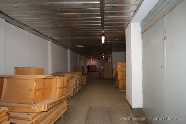 Sludinājumi. Piedāvājumā tirdzniecības telpas \'\'Mēbeļu Nams\'\', Dzelzavas ielā 72.  + Kopējā platība 2100 m2; + Cena: 15750 EUR/mēn Foto #9