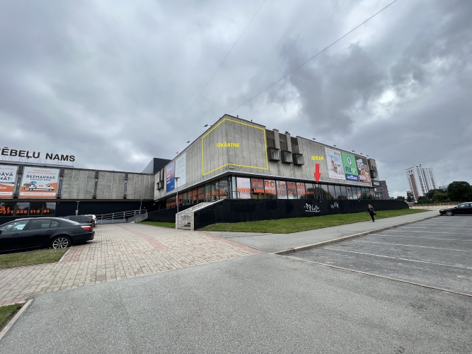 Sludinājumi. Piedāvājumā tirdzniecības telpas \'\'Mēbeļu Nams\'\', Dzelzavas ielā 72.  + Kopējā platība 2100 m2; + Cena: 15750 EUR/mēn Foto #2