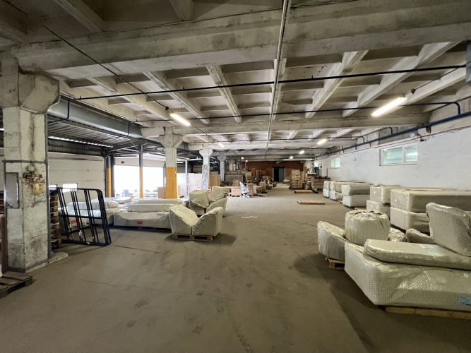 Sludinājumi. Piedāvājumā tirdzniecības telpas \'\'Mēbeļu Nama\'\', Dzelzavas ielā 72.  + Kopējā platība 250 m2; + 2. Cena: 1250 EUR/mēn Foto #3