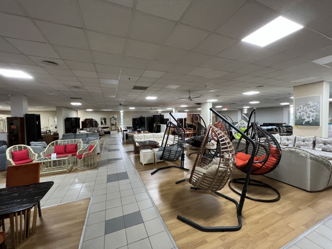 Sludinājumi. Piedāvājumā tirdzniecības telpas \'\'Mēbeļu Nams\'\', Dzelzavas ielā 72.  + Kopējā platība 500 m2; + 1. Cena: 5000 EUR/mēn Foto #4