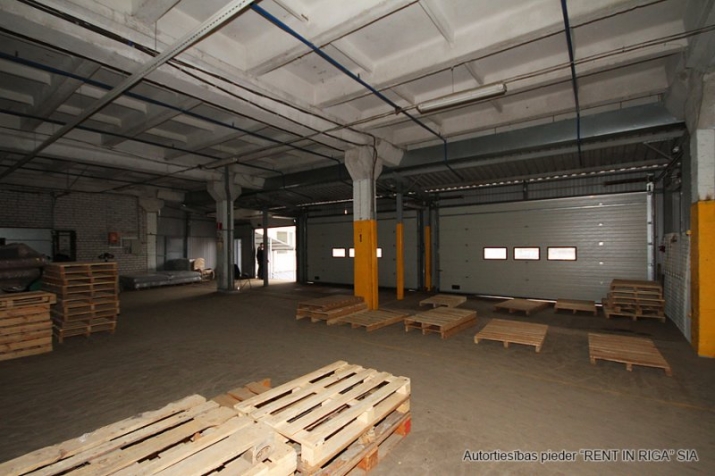Sludinājumi. Piedāvājumā tirdzniecības telpas \'\'Mēbeļu Nams\'\', Dzelzavas ielā 72.  + Kopējā platība 500 m2; + 1. Cena: 5000 EUR/mēn Foto #9