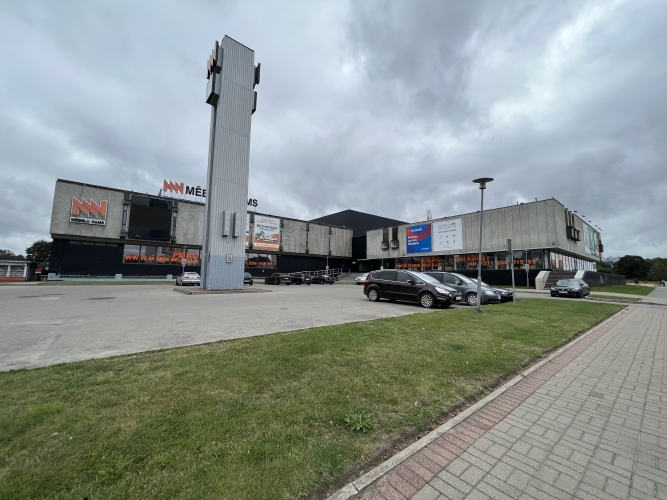 Sludinājumi. Piedāvājumā tirdzniecības telpas \'\'Mēbeļu Nams\'\', Dzelzavas ielā 72.  + Kopējā platība 250 m2; + 1. Cena: 2500 EUR/mēn Foto #1