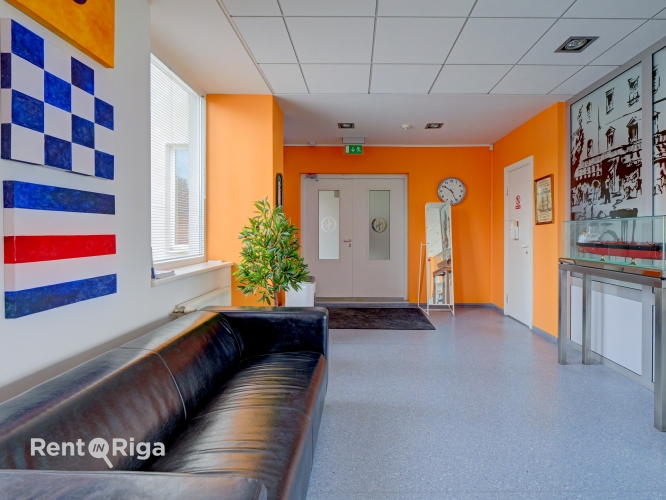 Sludinājumi. Birojs pie \'Dominas\'.  Ēka atrodas 2 kvartālu attālumā no tirdzniecibas centra \'Domina\'.  Gaišas, Cena: 884 EUR/mēn Foto #6