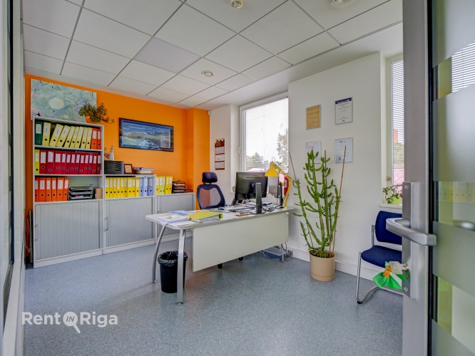 Sludinājumi. Birojs pie \'Dominas\'.  Ēka atrodas 2 kvartālu attālumā no tirdzniecibas centra \'Domina\'.  Gaišas, Cena: 884 EUR/mēn Foto #7