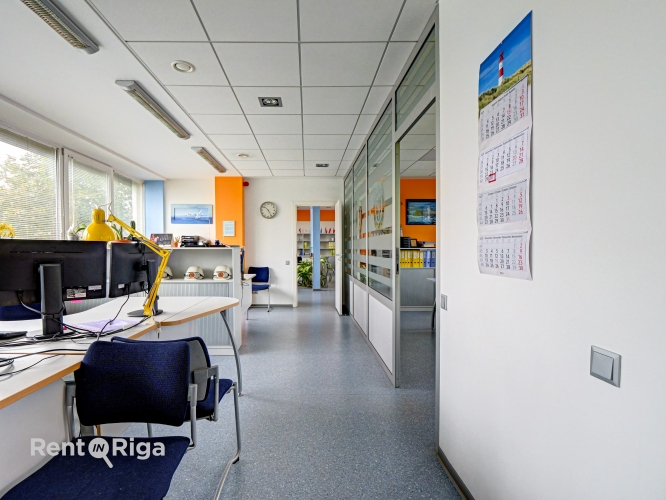 Sludinājumi. Birojs pie \'Dominas\'.  Ēka atrodas 2 kvartālu attālumā no tirdzniecibas centra \'Domina\'.  Gaišas, Cena: 884 EUR/mēn Foto #9