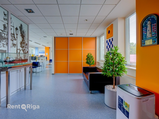 Sludinājumi. Birojs pie \'Dominas\'.  Ēka atrodas 2 kvartālu attālumā no tirdzniecibas centra \'Domina\'.  Gaišas, Cena: 884 EUR/mēn Foto #8