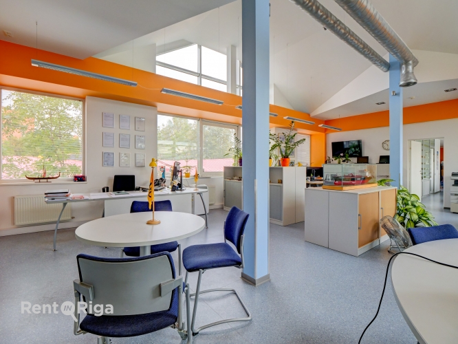 Sludinājumi. Birojs pie \'Dominas\'.  Ēka atrodas 2 kvartālu attālumā no tirdzniecibas centra \'Domina\'.  Gaišas, Cena: 884 EUR/mēn Foto #3