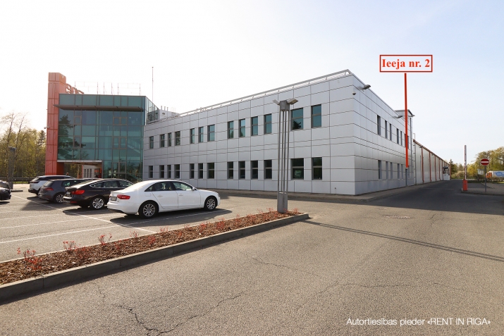 Sludinājumi. Kvalitatīvas stock office tipa telpas K. Ulmaņa gatves malā.  Telpās fasādes pusē veikals/birojs. Cena: 975 EUR/mēn Foto #3