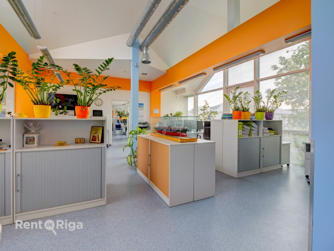 Sludinājumi. Birojs pie \'Dominas\'.  Ēka atrodas 2 kvartālu attālumā no tirdzniecibas centra \'Domina\'.  Gaišas, Cena: 1348 EUR/mēn Foto #5