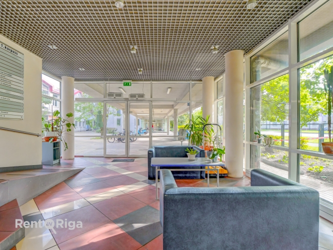 Sludinājumi. Birojs pie \'Dominas\'.  Ēka atrodas 2 kvartālu attālumā no tirdzniecibas centra \'Domina\'.  Gaišas, Cena: 464 EUR/mēn Foto #9