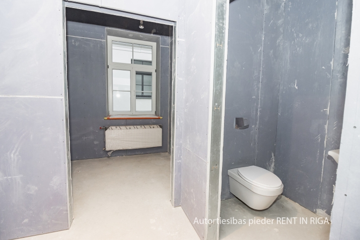 Sludinājumi. Piedāvājumā augstas klases biroja telpas ekskluzīvajā Berga Bazāra kvartālā!  Telpas ar kopējo Cena: 2653 EUR/mēn Foto #7