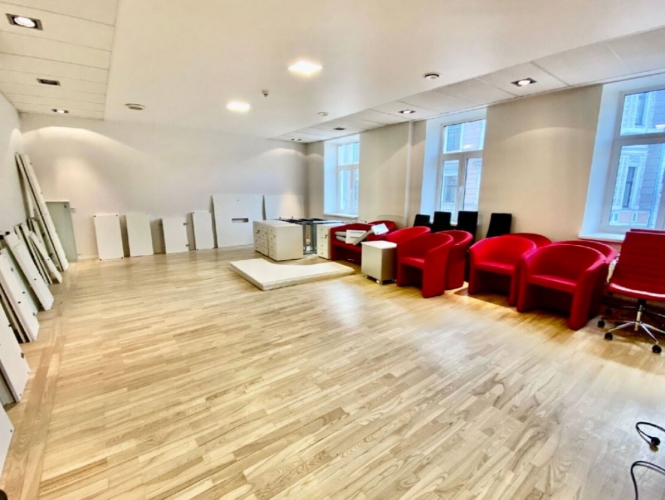 Sludinājumi. Piedāvājumā plašas biroja telpas ekskluzīvajā Berga Bazārā!  Telpas ar kopējo platību 189.5m2 Cena: 1300 EUR/mēn Foto #2