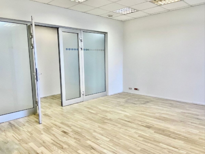 Sludinājumi. Piedāvājumā plašas biroja telpas ekskluzīvajā Berga Bazārā!  Telpas ar kopējo platību 189.5m2 Cena: 1300 EUR/mēn Foto #3