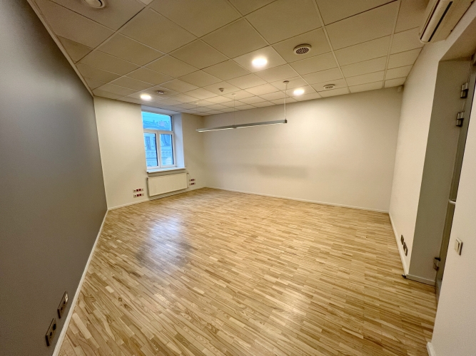 Sludinājumi. Piedāvājumā plašas biroja telpas ekskluzīvajā Berga Bazārā!  Telpas ar kopējo platību 189.5m2 Cena: 1300 EUR/mēn Foto #8