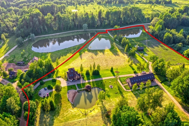 Sludinājumi. Pārdošanā fantastisks īpašums Līgatnē.   Uz vērienīgā 7,1 ha zemesgabala ierīkota 3- stāvu Cena: 550000 EUR Foto #2