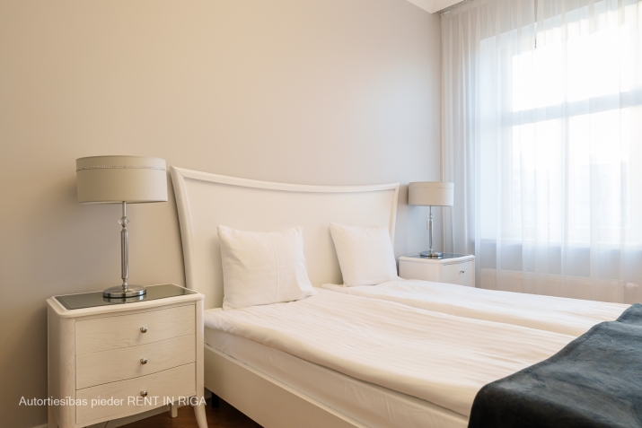 Sludinājumi. Piedāvājam īrēt ekskluzīvus 2-istabu apartamentus Rīgas centrā, jaunā rekonstruētā projektā Cena: 1250 EUR/mēn Foto #3