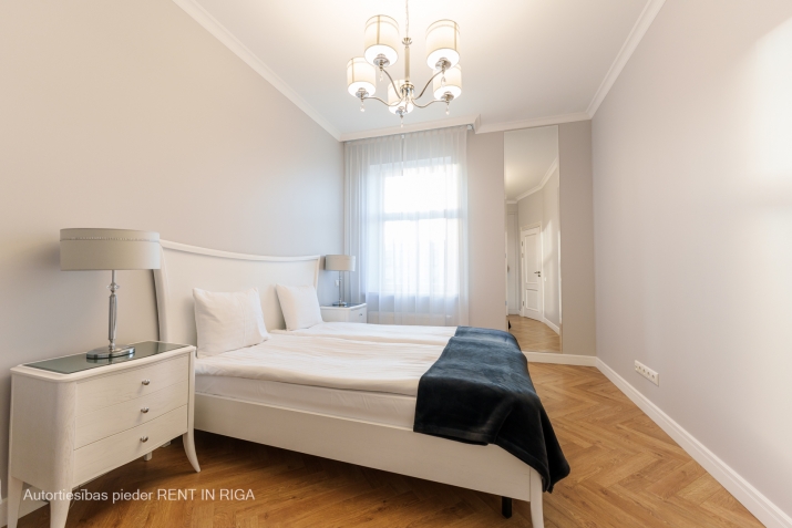 Sludinājumi. Piedāvājam īrēt ekskluzīvus 2-istabu apartamentus Rīgas centrā, jaunā rekonstruētā projektā Cena: 1250 EUR/mēn Foto #2
