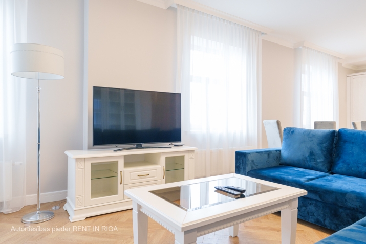 Sludinājumi. Piedāvājam īrēt ekskluzīvus 3-istabu apartamentus Rīgas centrā, jaunā rekonstruētā projektā Cena: 2440 EUR/mēn Foto #8