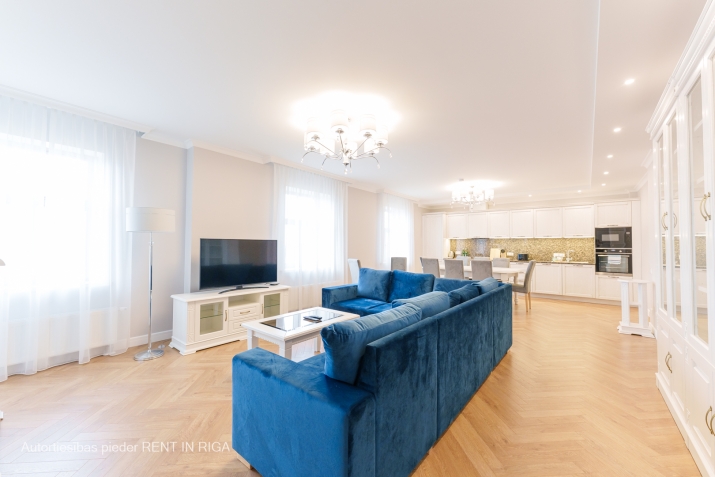 Sludinājumi. Piedāvājam īrēt ekskluzīvus 3-istabu apartamentus Rīgas centrā, jaunā rekonstruētā projektā Cena: 2440 EUR/mēn Foto #2