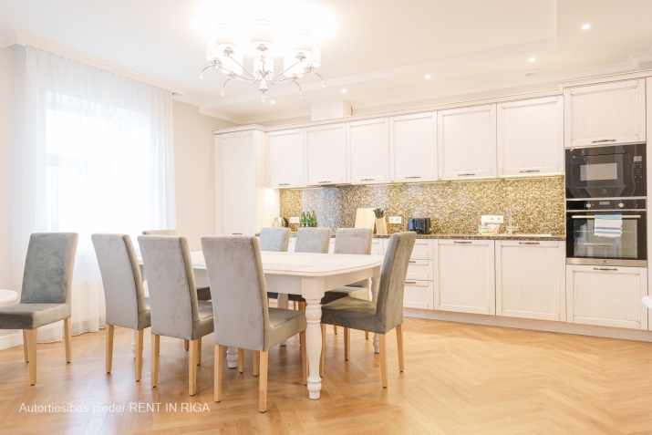 Sludinājumi. Piedāvājam īrēt ekskluzīvus 3-istabu apartamentus Rīgas centrā, jaunā rekonstruētā projektā Cena: 2440 EUR/mēn Foto #9