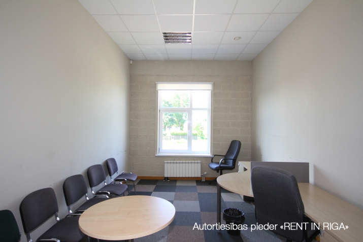 Sludinājumi. Izcilas biroja telpas Ķekavas centrā, netālu no t/c \'Lība\'. Ēka ir redzama no A7 šosejas,(Rīgas Cena: 191 EUR/mēn Foto #1