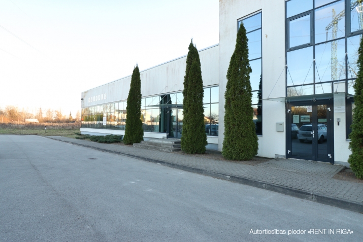 Sludinājumi. Izcilas biroja telpas Ķekavas centrā, netālu no t/c \'Lība\'. Ēka ir redzama no A7 šosejas,(Rīgas Cena: 191 EUR/mēn Foto #3
