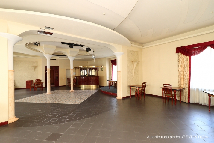 Sludinājumi. Telpas kafeinīcai, veikalam vai citai nodarbei, Juglā.  Ērta piebraukšana. Elektroenerģijas Cena: 780 EUR/mēn Foto #2