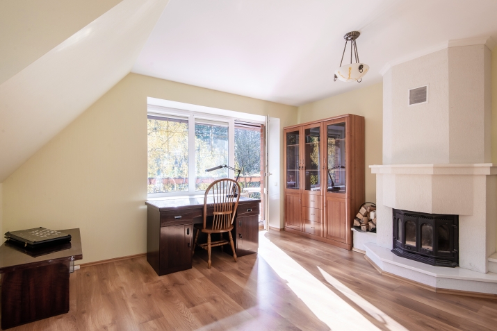 Sludinājumi. Pārdod plašu un saulainu īpašumu Priedkalnē pie Baltezera kanāla. Blakus mežam, uz 3594 m2 liela Cena: 330000 EUR Foto #7