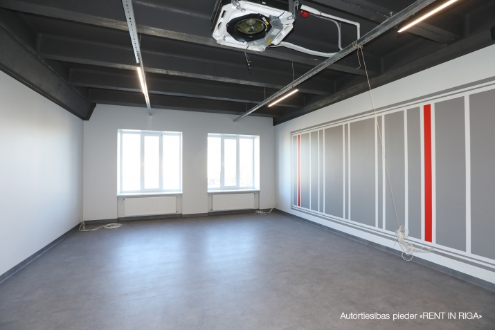 Объявление. Офис на Brīvības gatvē 201, рядом с \'Elkor Plaza\'.  Территория \'Рижского вагоностроительного Цена: 420 EUR/мес. Foto #2