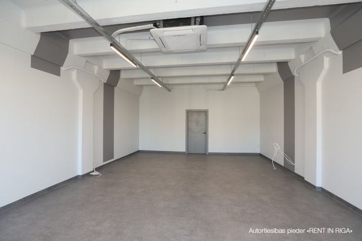 Объявление. Офис на Brīvības gatvē 201, рядом с \'Elkor Plaza\'.  Территория \'Рижского вагоностроительного Цена: 420 EUR/мес. Foto #4