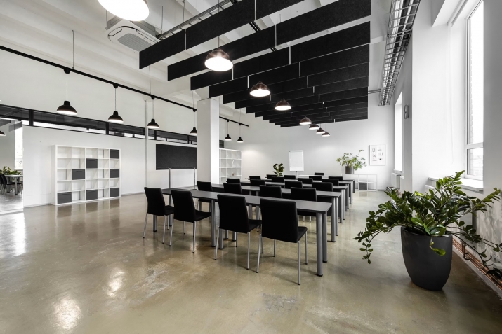 Sludinājumi. Tiek piedāvātas modernas biroja telpas nomai.   + Kādreizējās rūpnīcas Rīgas adītājs ēkas kļuvušas Cena: 6000 EUR/mēn Foto #7