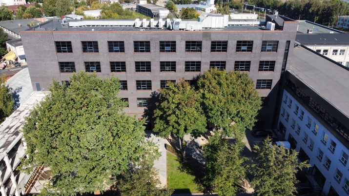 Sludinājumi. Tiek piedāvātas modernas biroja telpas.  + Plānojums un platība ir nedaudz maināma; + bildēm Cena: 3600 EUR/mēn Foto #4