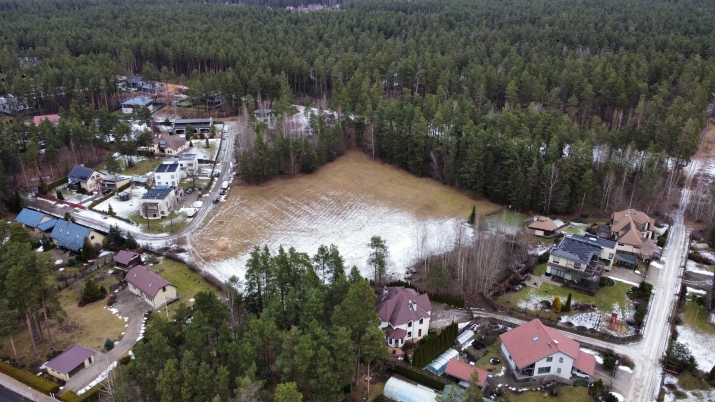 Sludinājumi. Piedāvājumā zemesgabals priekš mazstāvu apbūves- Berģos!  Zemes kopēja platība - 1.14ha.  Ļoti laba Cena: 860400 EUR Foto #2