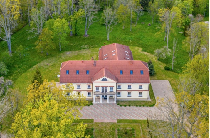 Sludinājumi. Ziemupes muiža pie Baltijas jūras. Īpašums atrodās starp Liepāju un Pāvilostu.  + Klusa un Cena: 950000 EUR Foto #1