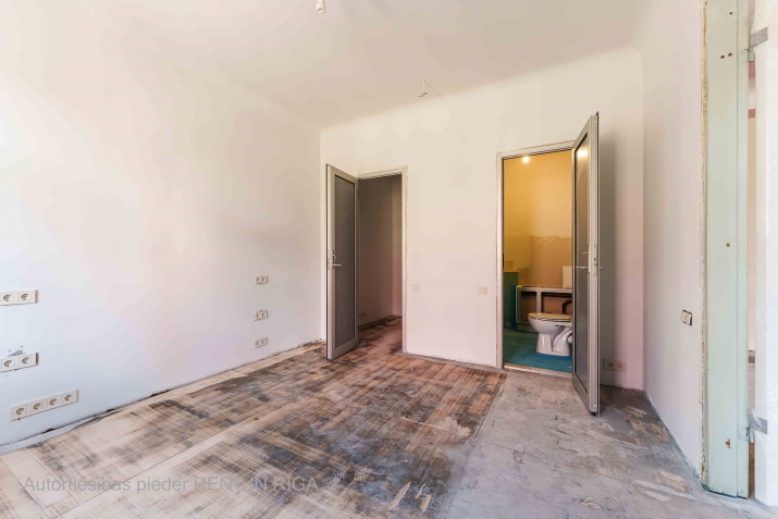 Sludinājumi. Pārdod dzīvokli Skolas ielā 22 ar fantastisku balkonu uz Skolas ielas pusi.  Dzīvoklis tiek Cena: 247500 EUR Foto #8