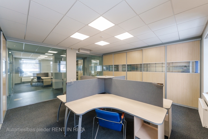 Объявление. Меблированный офис в ближайшей Пардаугаве.  - отремонтированное здание; - кабинетная планировка; - Цена: 1295 EUR/мес. Foto #9