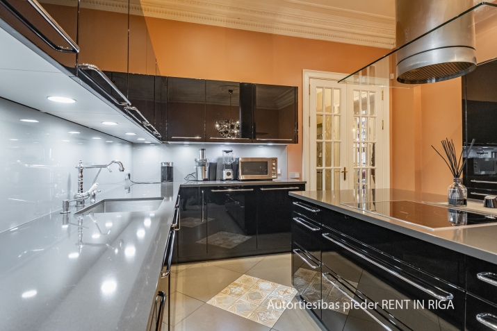 Sludinājumi. Dzīvoklis Rīgas prestižakajā vietā, Elizabates/ Antonijas ielu krustojumā. Piedāvājam izsmalcinātu Cena: 750000 EUR Foto #7