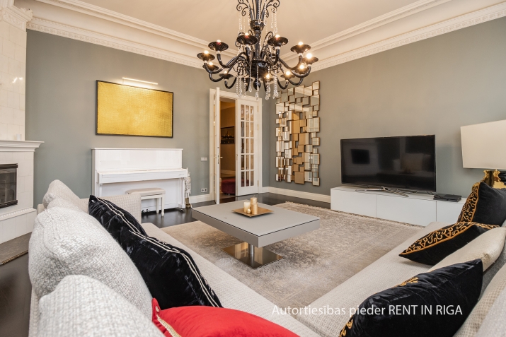Sludinājumi. Dzīvoklis Rīgas prestižakajā vietā, Elizabates/ Antonijas ielu krustojumā. Piedāvājam izsmalcinātu Cena: 750000 EUR Foto #1