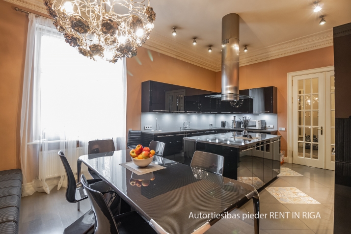 Sludinājumi. Dzīvoklis Rīgas prestižakajā vietā, Elizabates/ Antonijas ielu krustojumā. Piedāvājam izsmalcinātu Cena: 750000 EUR Foto #9