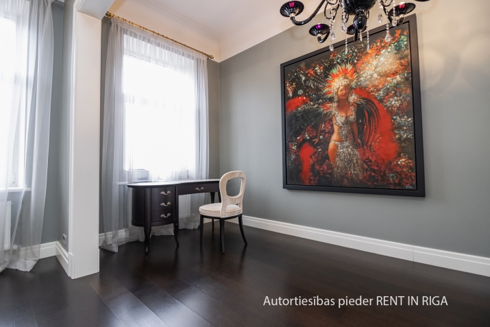 Sludinājumi. Dzīvoklis Rīgas prestižakajā vietā, Elizabates/ Antonijas ielu krustojumā. Piedāvājam izsmalcinātu Cena: 750000 EUR Foto #4