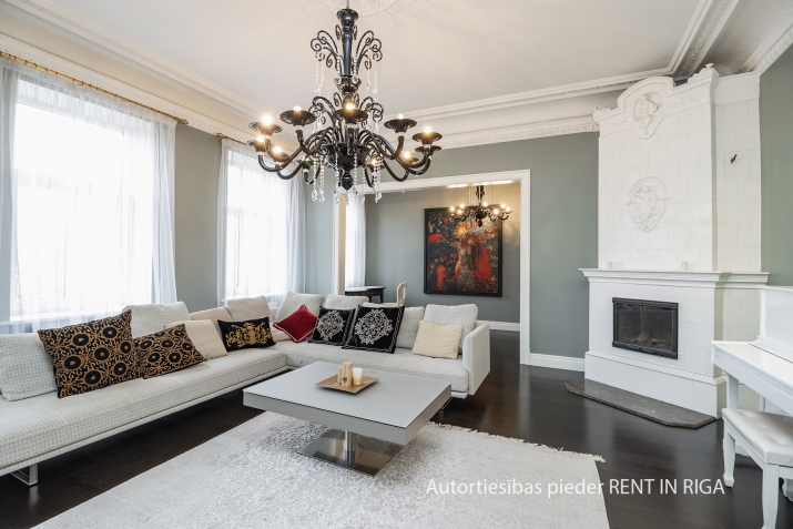 Sludinājumi. Dzīvoklis Rīgas prestižakajā vietā, Elizabates/ Antonijas ielu krustojumā. Piedāvājam izsmalcinātu Cena: 750000 EUR Foto #3