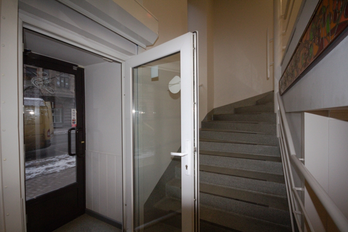 Объявление. Просторная коммерческая недвижимость на продажу на 2 этажах.  Недвижимость расположена на 2 этажах. Цена: 200000 EUR Foto #4