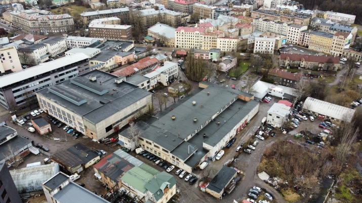 Sludinājumi. Pārdod noliktavu un ražošanas ēku kompleksu Centrā, Barona un Zemitāna ielu krustojumā.  - Zemes Cena: 4.7e+06 EUR Foto #2
