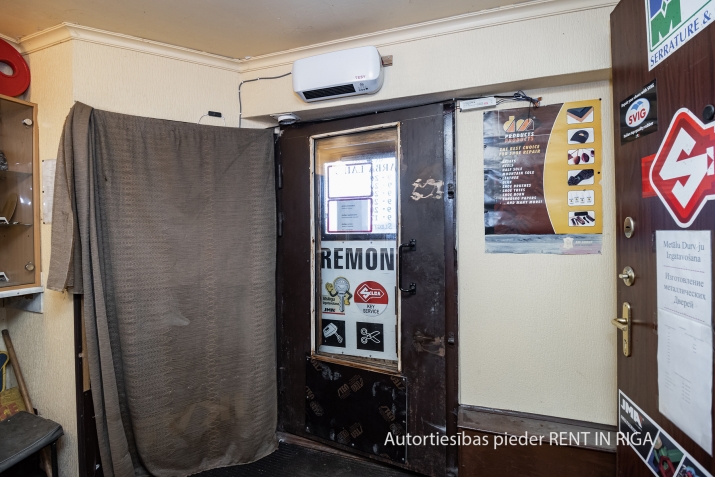 Объявление. Tiek pārdotas telpas redzamā vietā Purvciemā.  Tās ir piemērotas dažādiem uzņēmējdarbības veidiem - Цена: 25000 EUR Foto #4