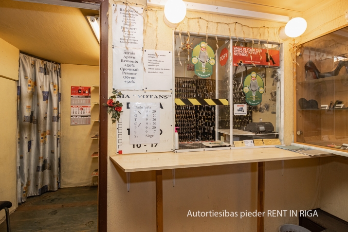 Объявление. Tiek pārdotas telpas redzamā vietā Purvciemā.  Tās ir piemērotas dažādiem uzņēmējdarbības veidiem - Цена: 25000 EUR Foto #3