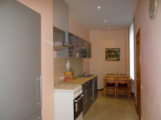 Объявление. 3-bedroom apartment for long term rent in the center of Riga near the Skonto stadium. The apartment Цена: 750 EUR/мес. Foto #1