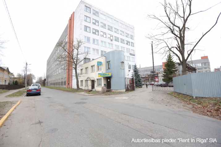 Sludinājumi. Ražotne vai noliktava tuvajā Purvciemā. Platība 633 m2. WC ir koplietošanā. Griestu augstums telpās Cena: 665 EUR/mēn Foto #9